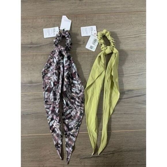 lululemon scrunchie Flow - Picture 1 of 3